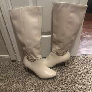 Selling boots Brand New